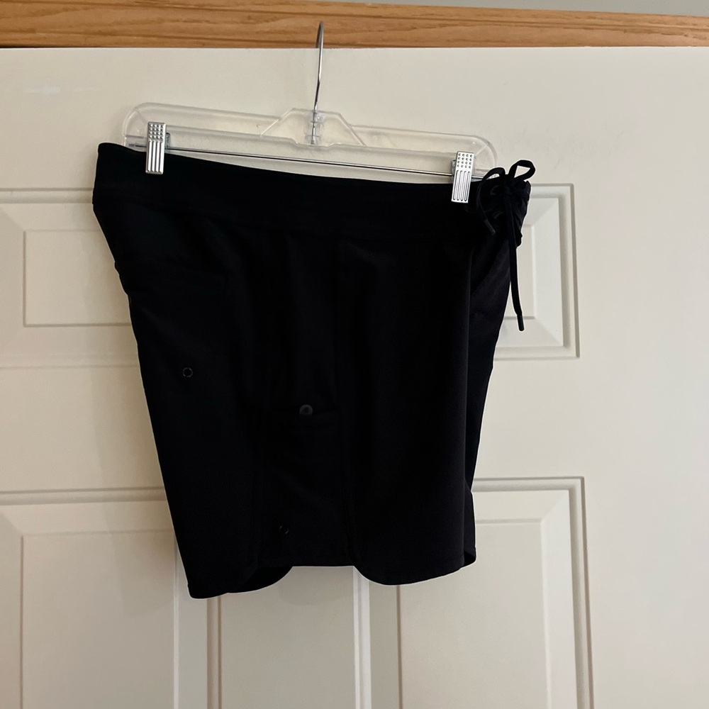Women’s Athleta black board swim active pull on short. Size 8 - Picture 4 of 16